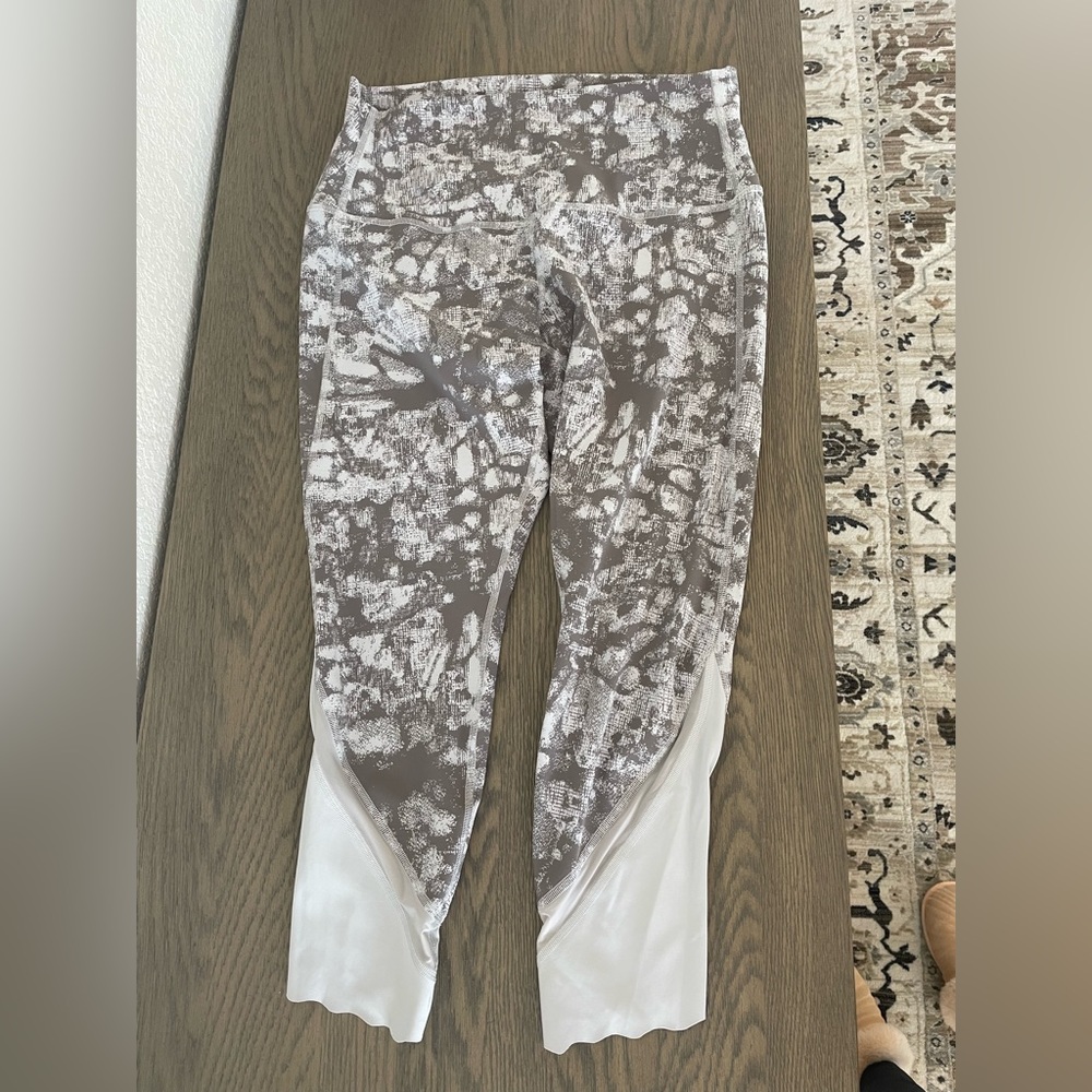 Lululemon scalloped Wunder Trains